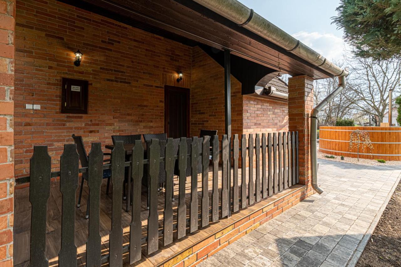Villa Posteleki Vendeghaz-Nyugalom Szigetei Gyula Exterior foto